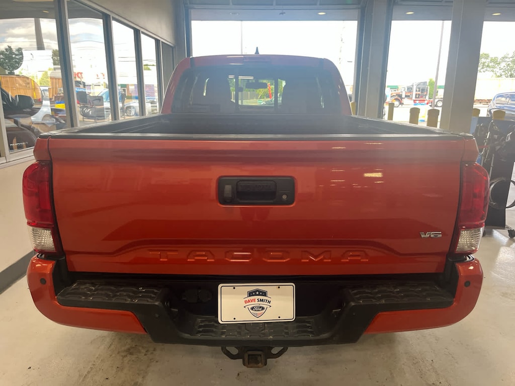 Used 2017 Toyota Tacoma TRD Off Road Access Cab 6 Bed V6 4x4 AT (SE) Truck Access Cab