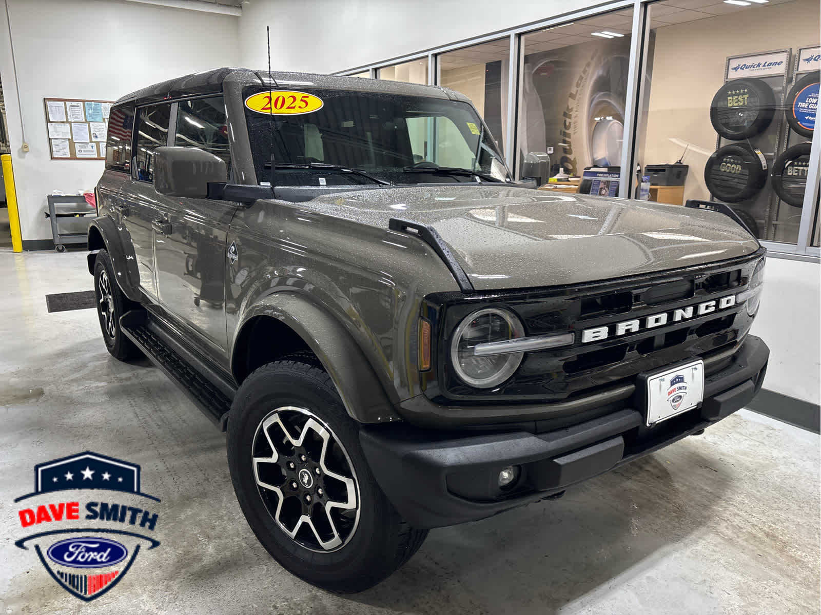 2025 Ford Bronco 4-Door Outer Banks's photo