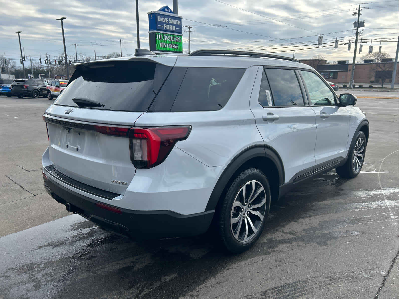 2026 Ford Explorer ST-Line - Photo 9