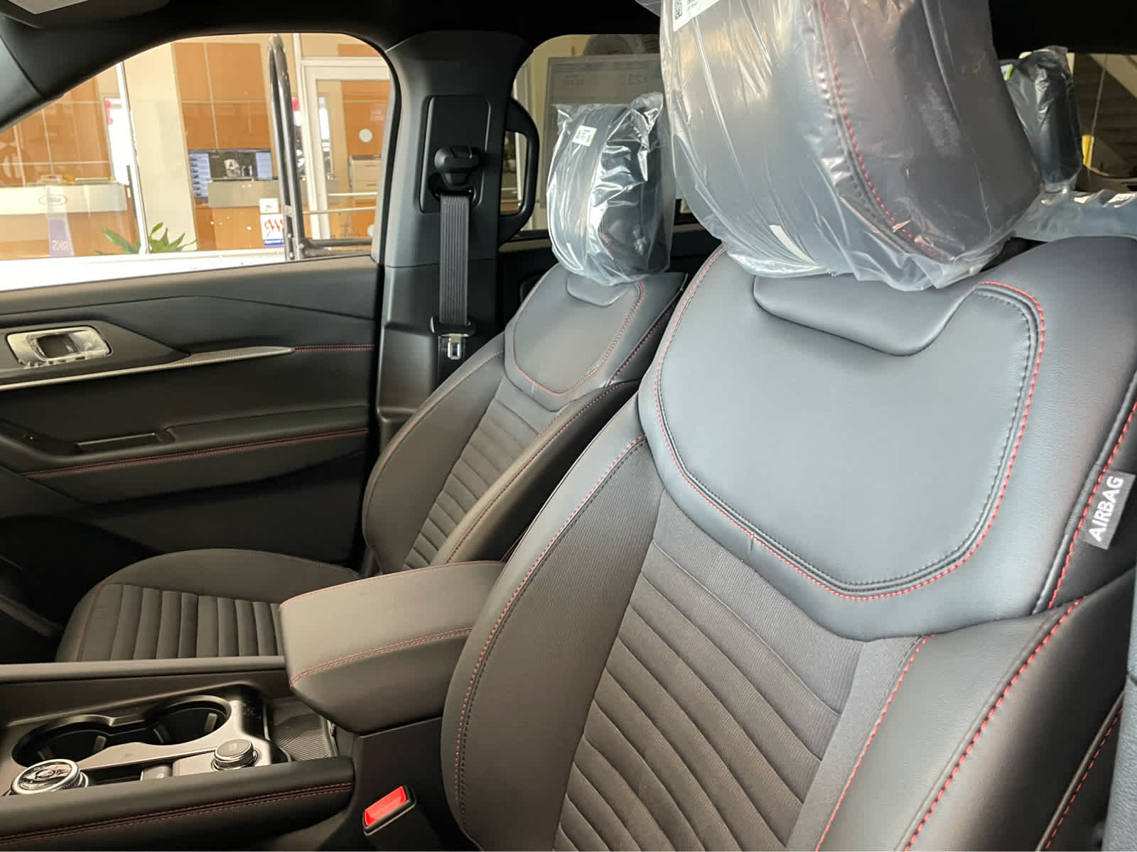 2026 Ford Explorer ST-Line - Photo 17