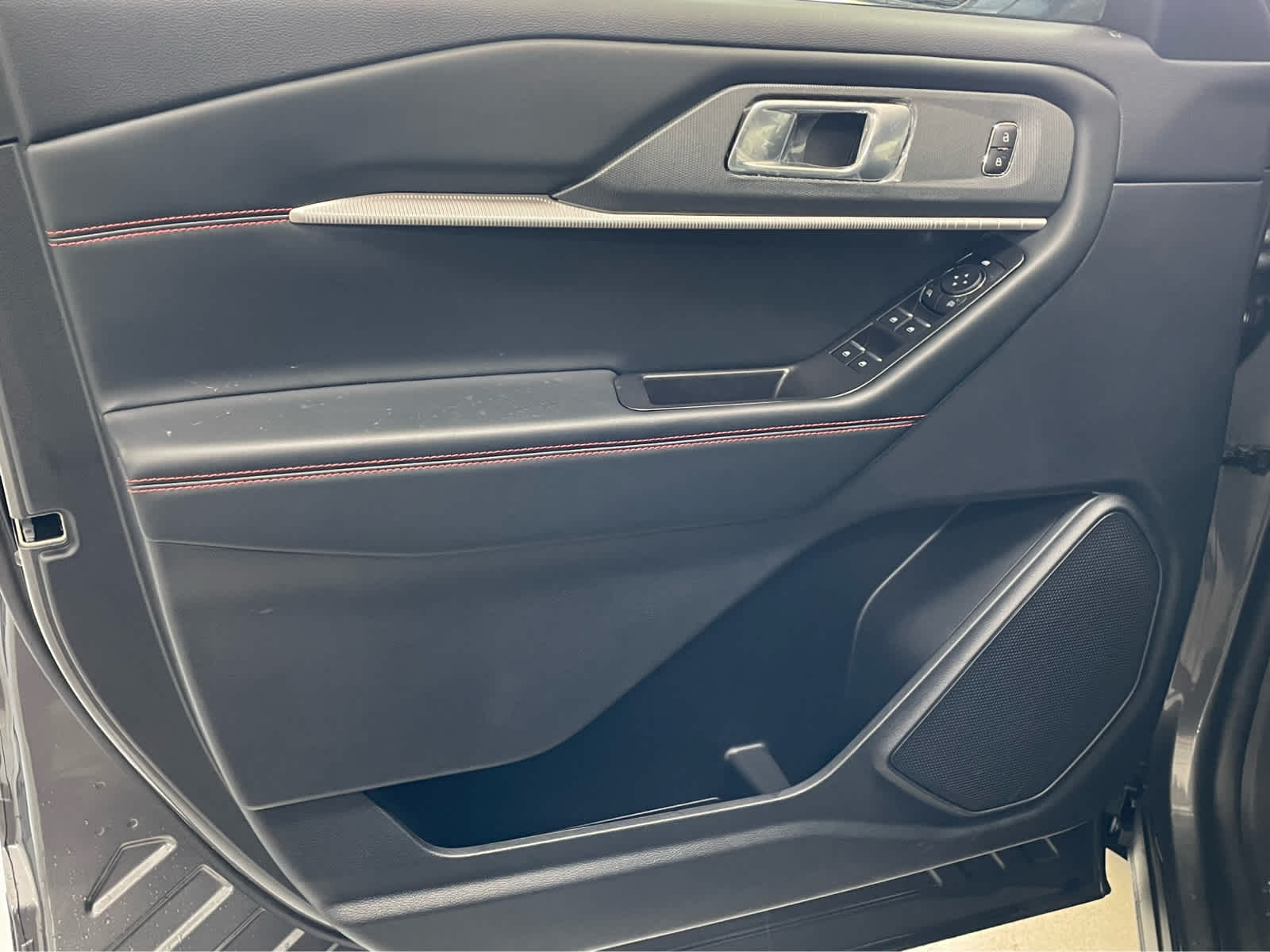 2026 Ford Explorer ST-Line - Photo 13