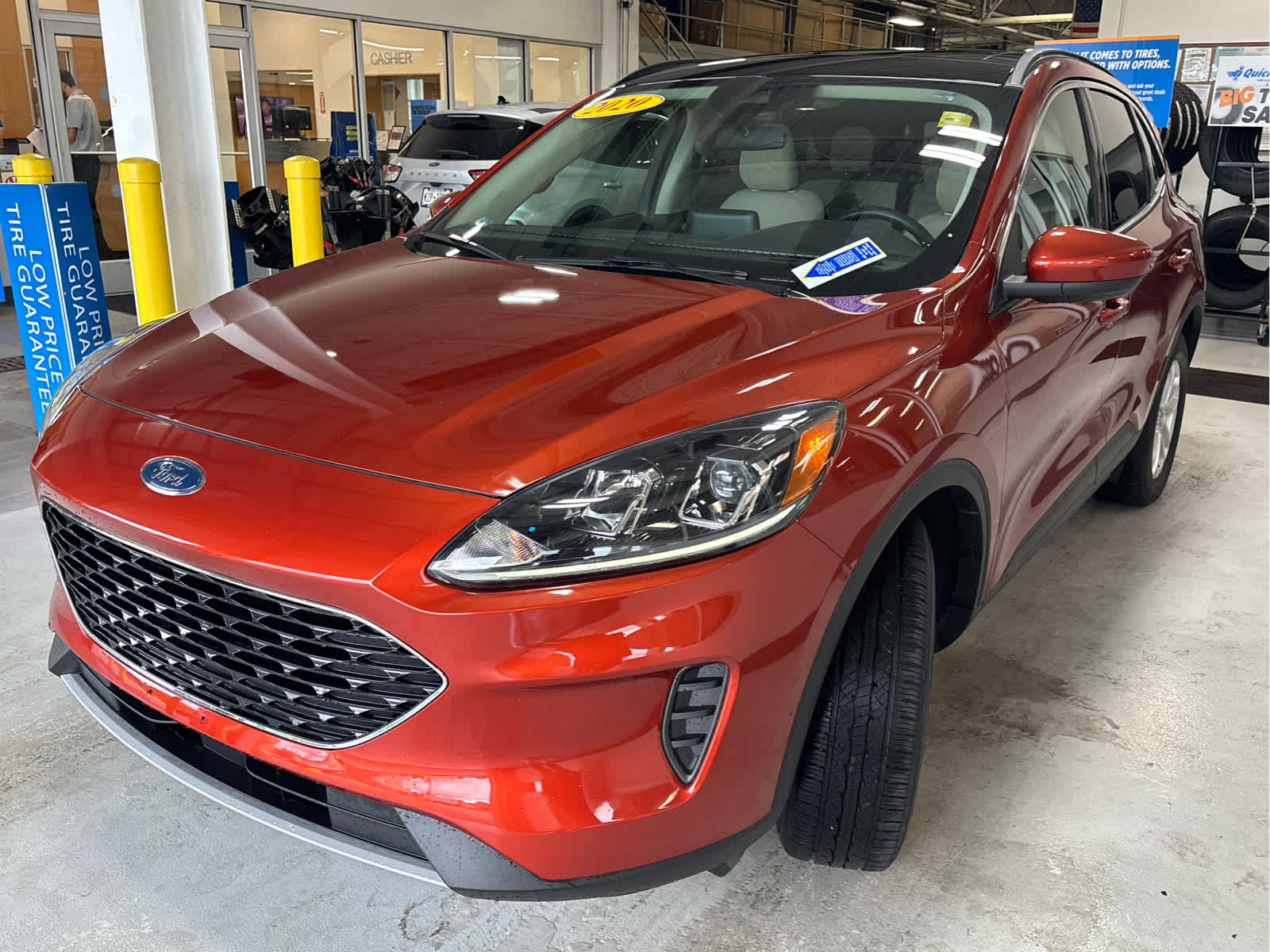 2020 Ford Escape SE photo 3