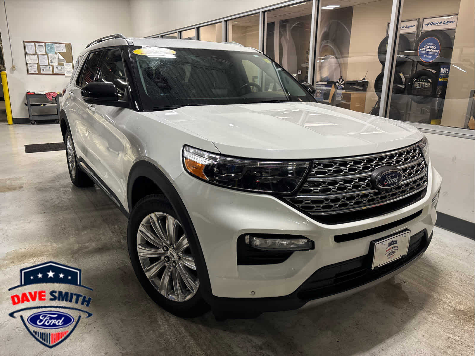 2022 Ford Explorer Limited's photo