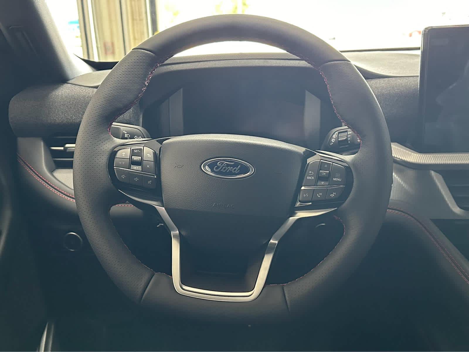 2026 Ford Explorer ST-Line - Photo 13