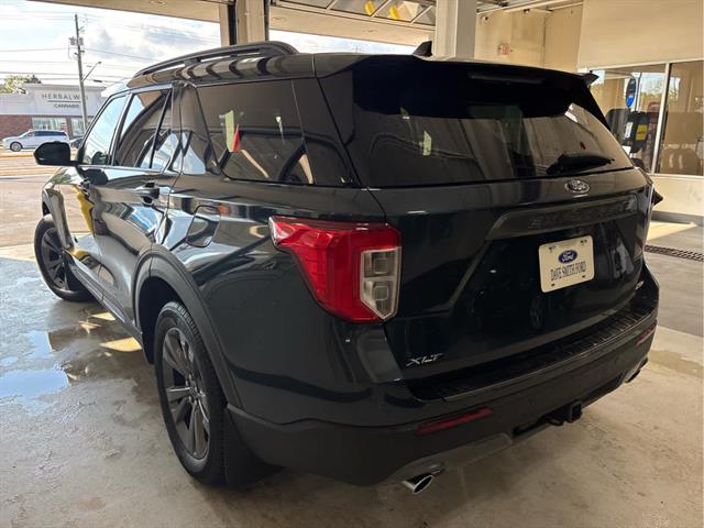 2023 Ford Explorer XLT photo 4