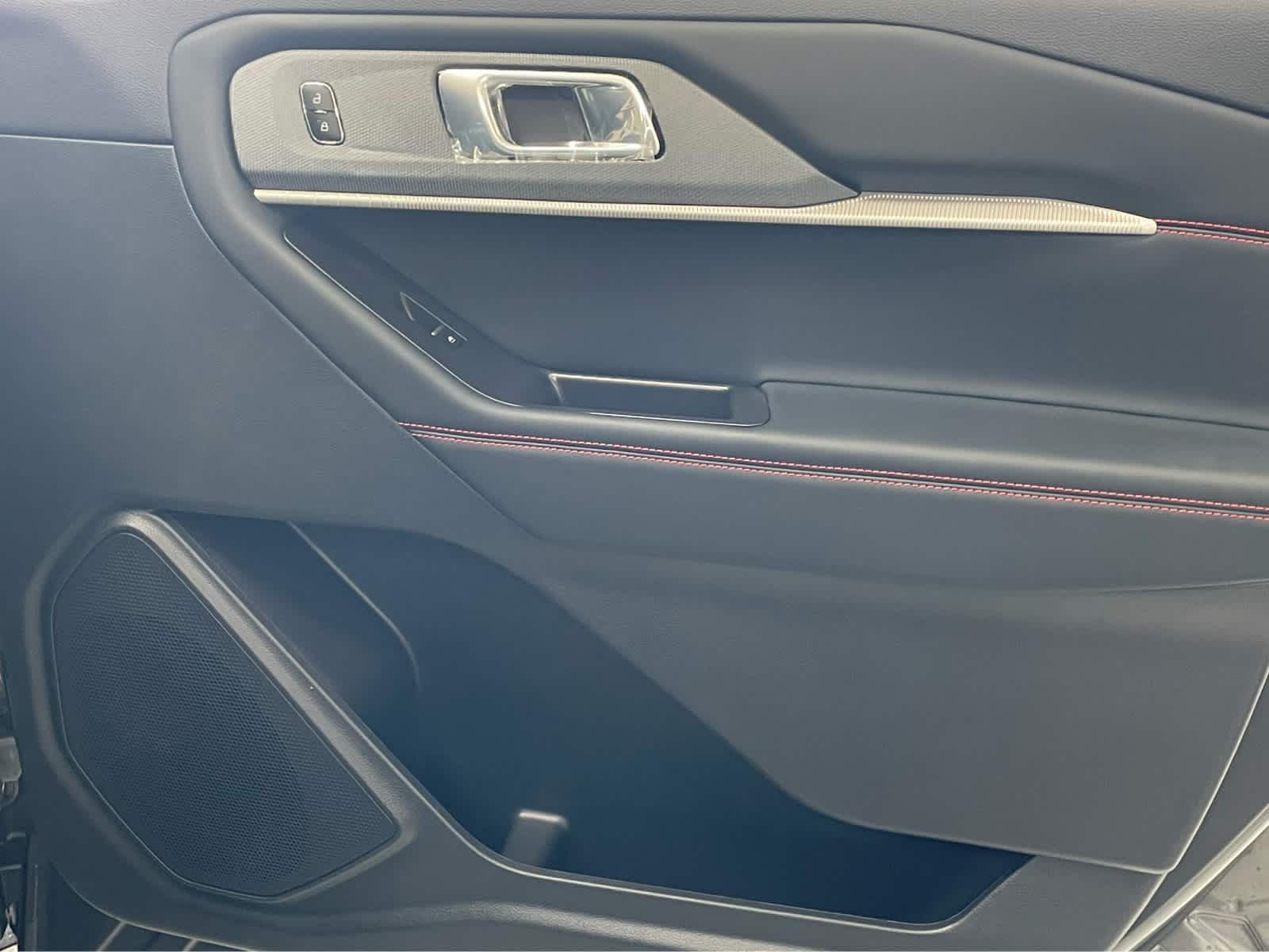 2026 Ford Explorer ST-Line - Photo 36