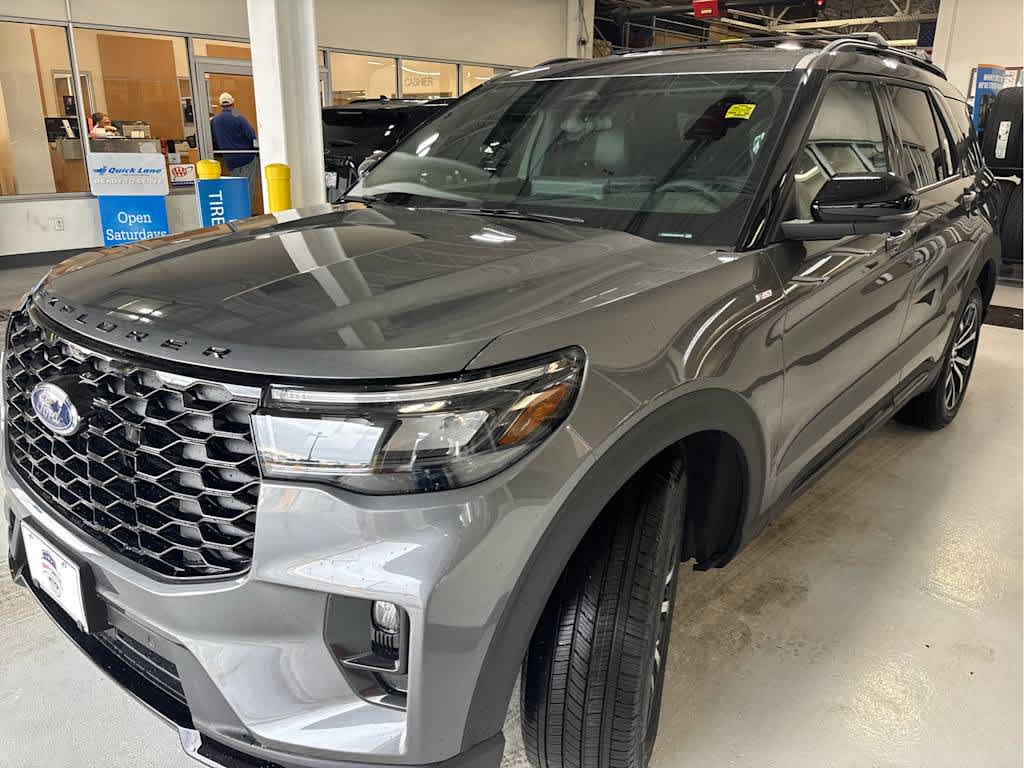 2025 Ford Explorer ST-Line photo 3