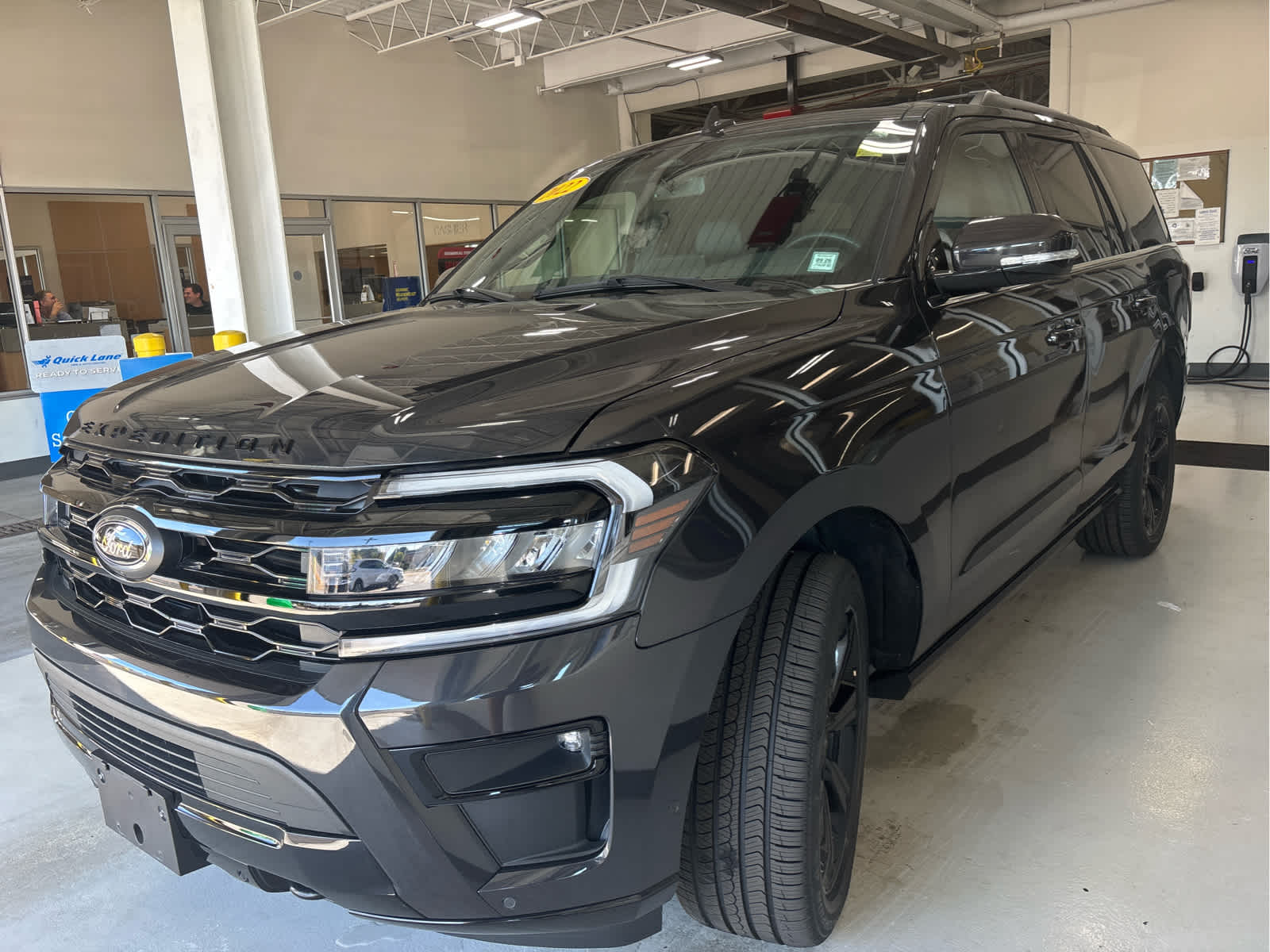 2022 Ford Expedition Limited photo 2