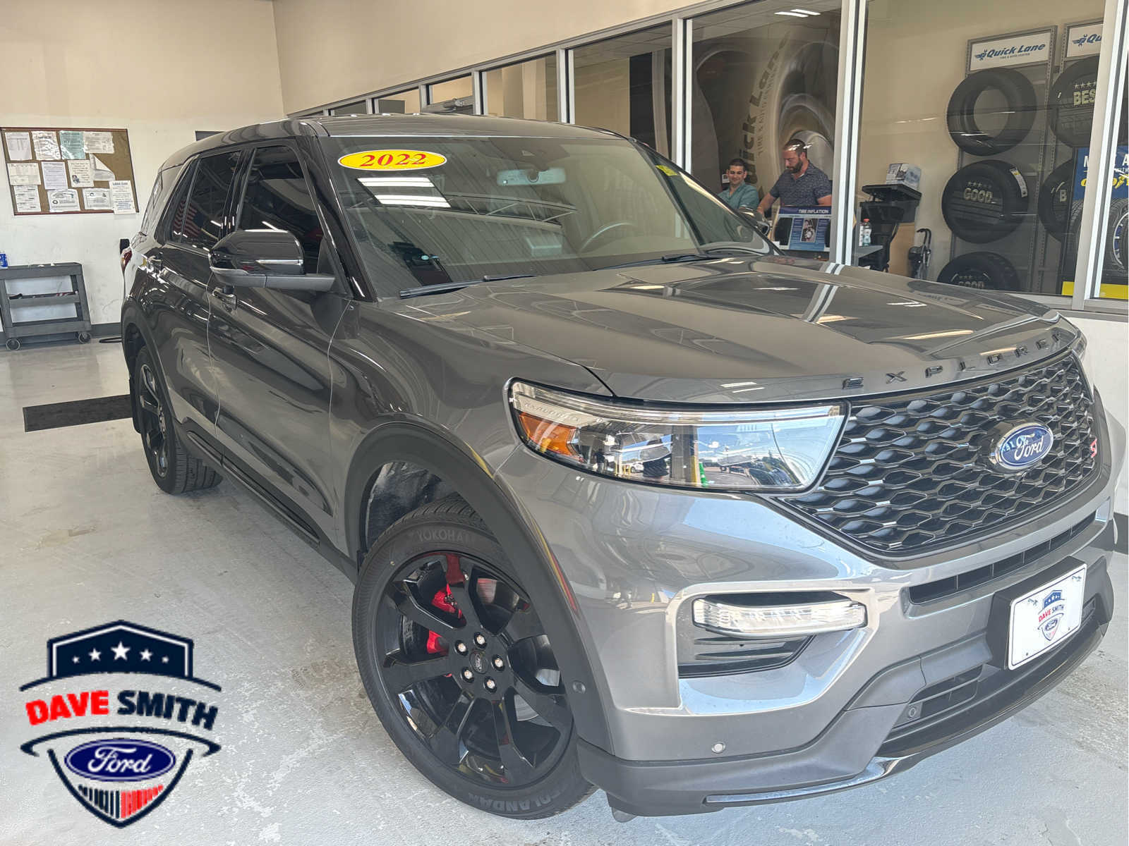 2022 Ford Explorer ST's photo