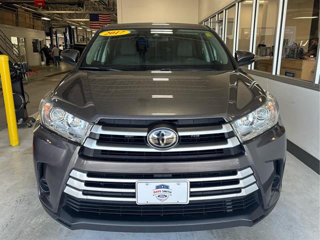 2017 Toyota Highlander LE Plus photo 2