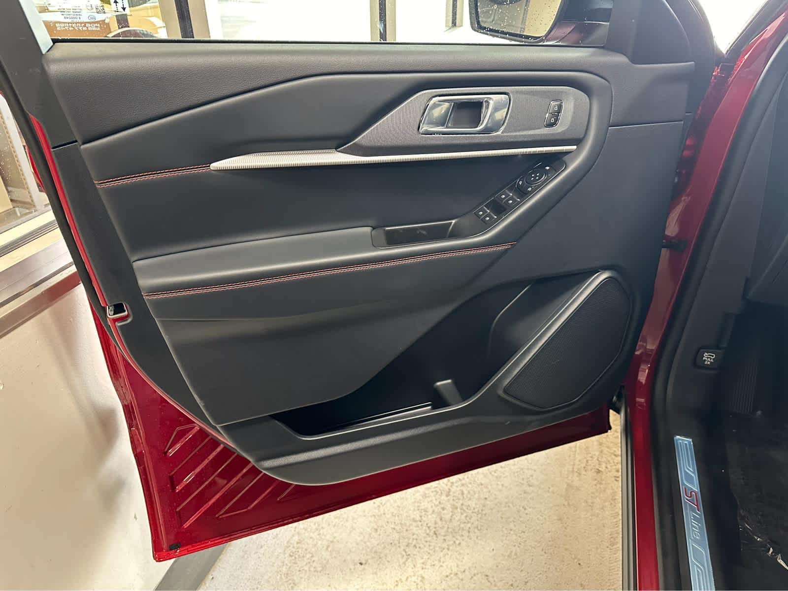 2026 Ford Explorer ST-Line - Photo 16
