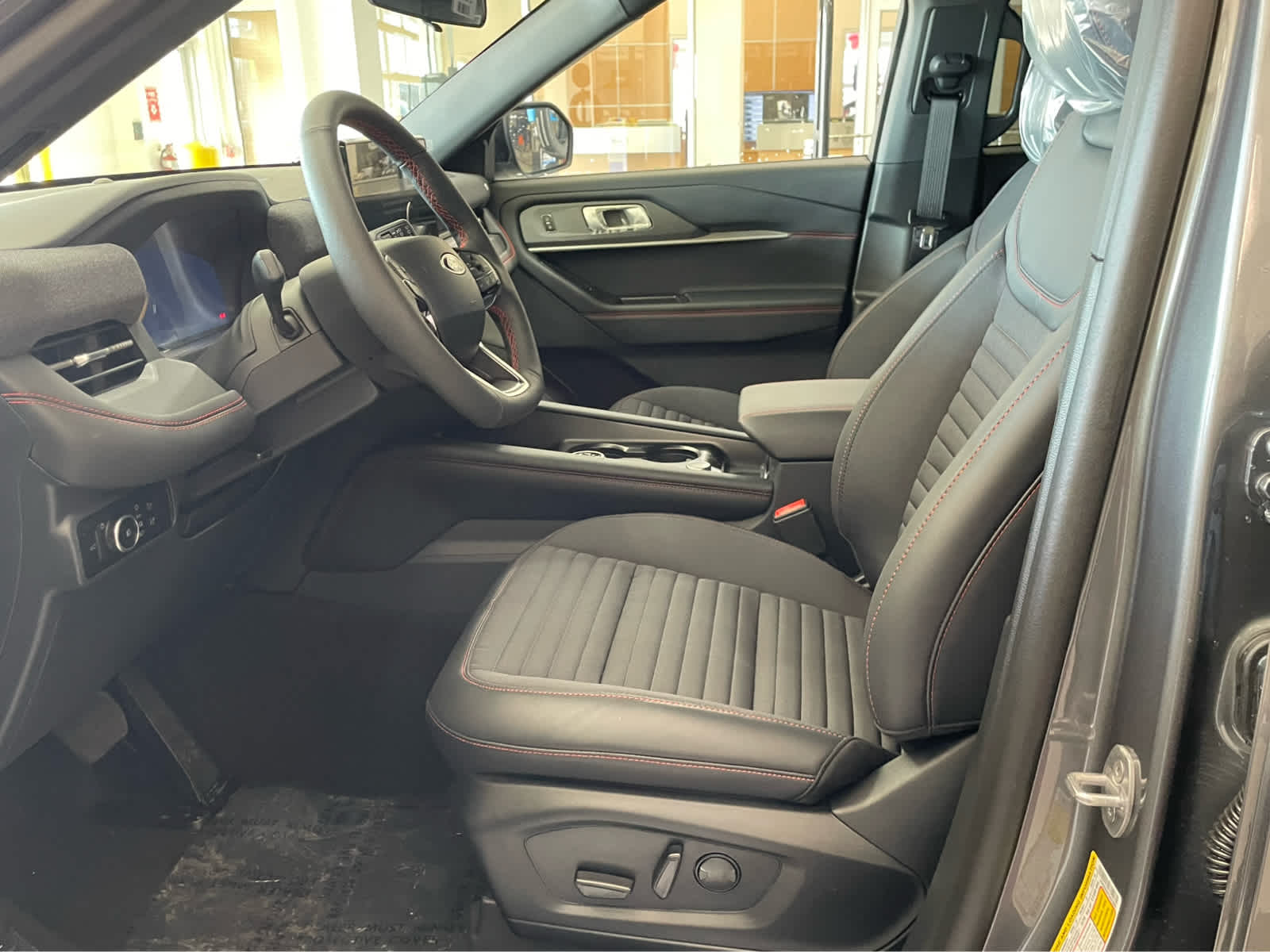 2026 Ford Explorer ST-Line - Photo 16