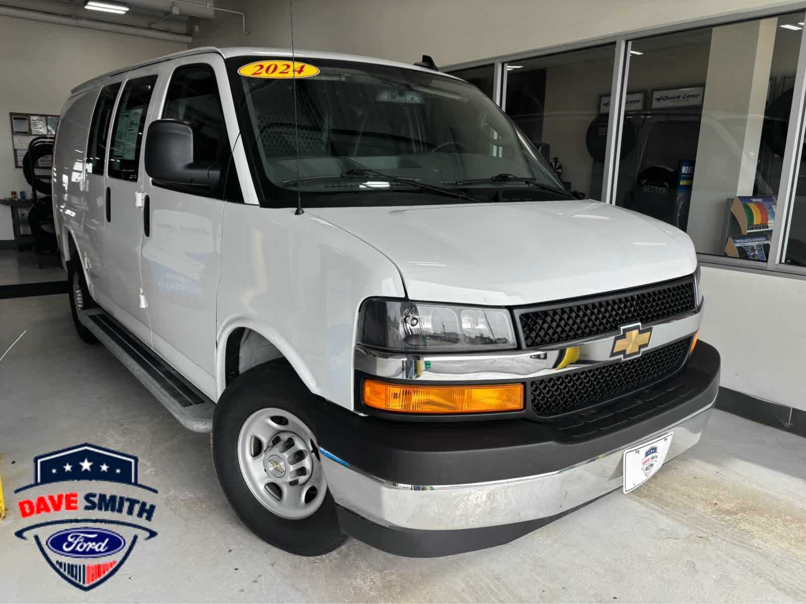 2024 Chevrolet Express 2500 Work Van HD's photo