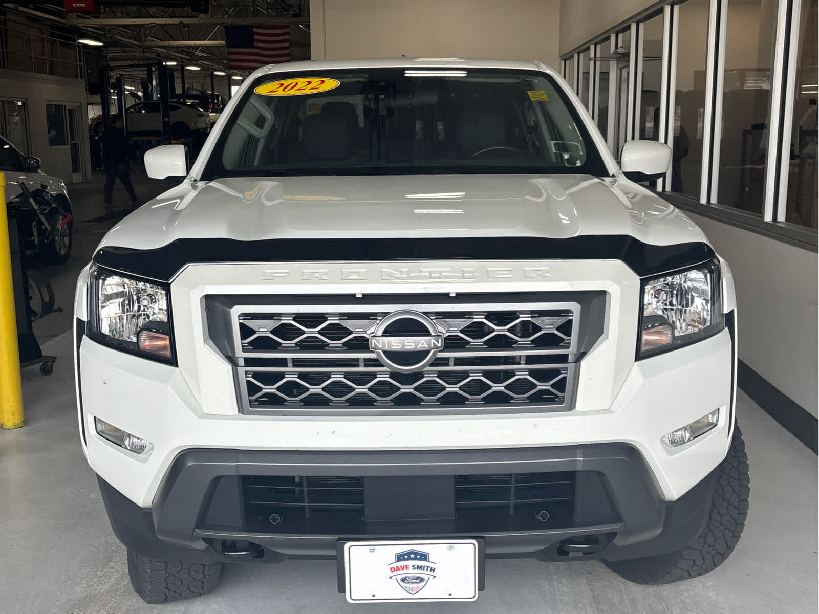 2022 Nissan Frontier SV Crew Cab photo 2