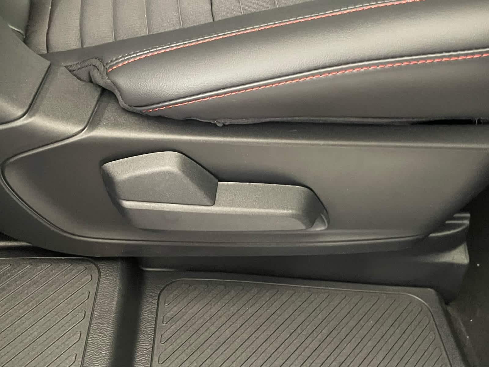 2026 Ford Explorer ST-Line - Photo 34