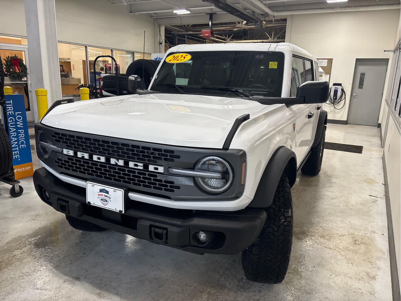 2025 Ford Bronco Badlands photo 3