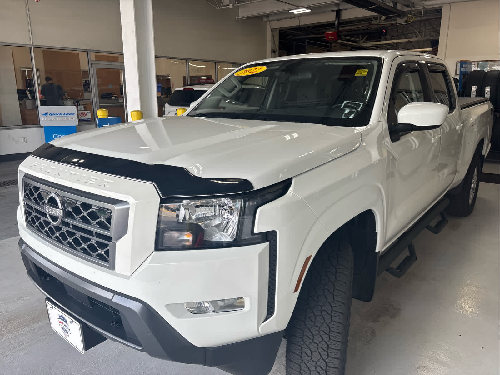 2022 Nissan Frontier SV Crew Cab photo 3
