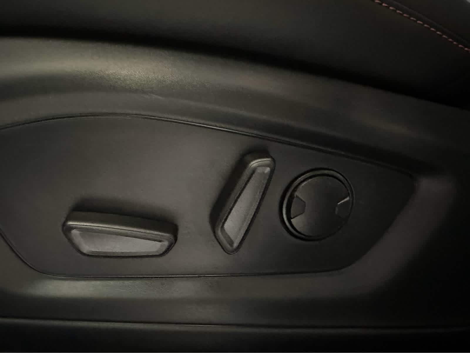 2026 Ford Explorer ST-Line - Photo 17