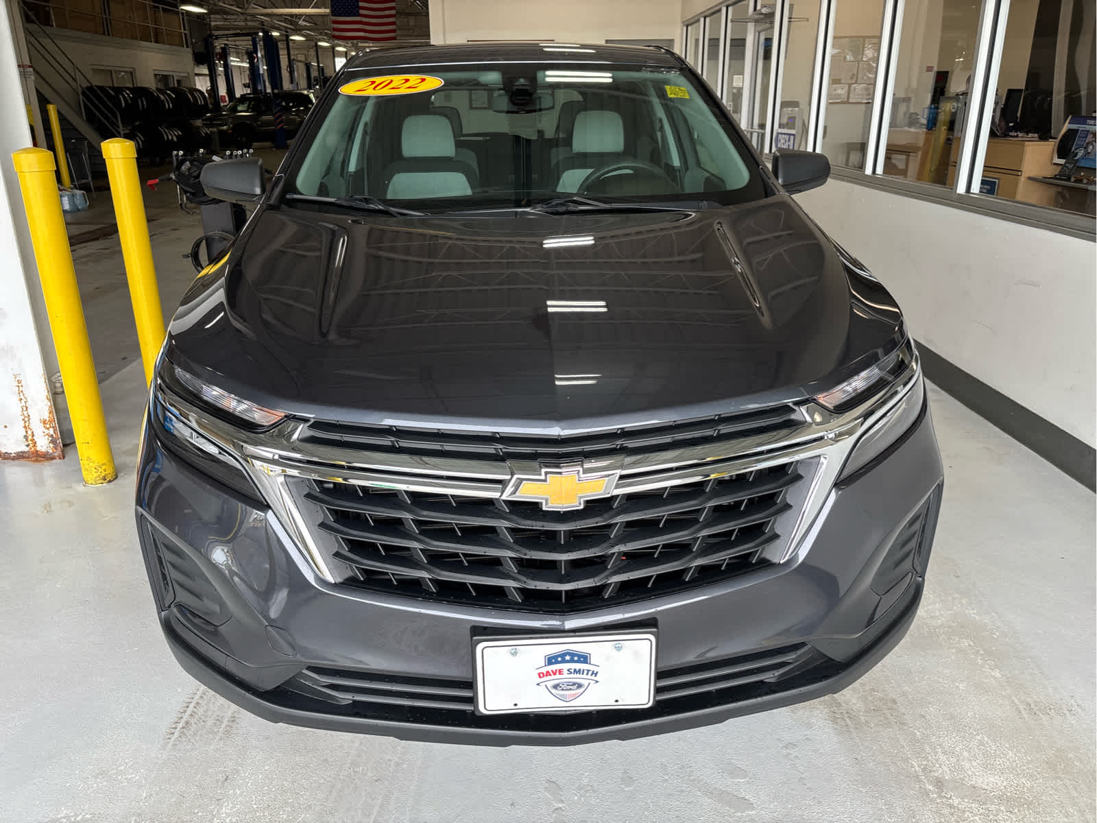 2022 Chevrolet Equinox LS photo 2