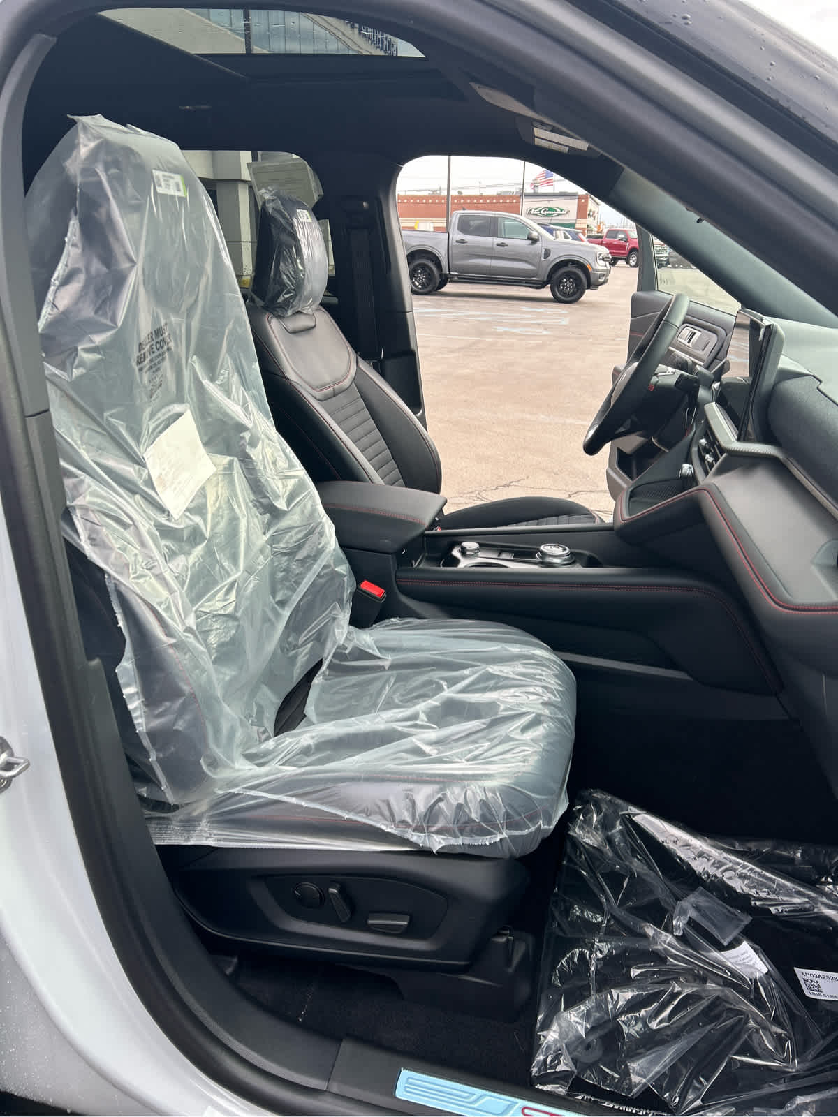 2026 Ford Explorer ST-Line - Photo 14