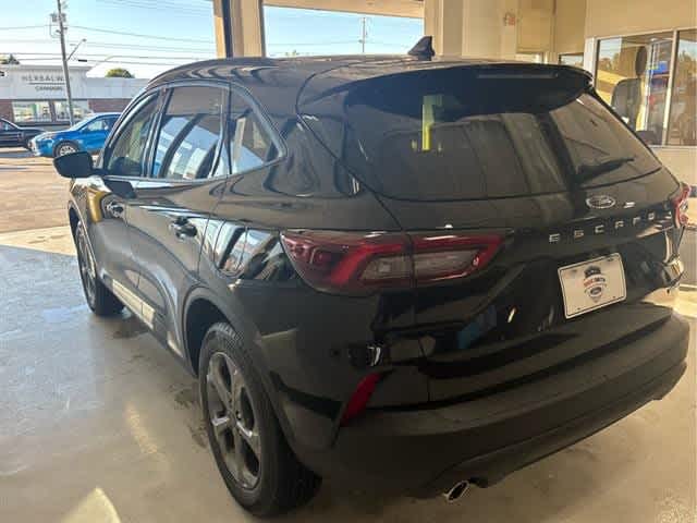 2025 Ford Escape ST-Line photo 4