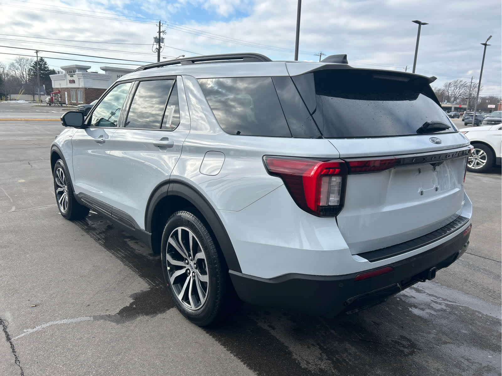 2026 Ford Explorer ST-Line - Photo 6