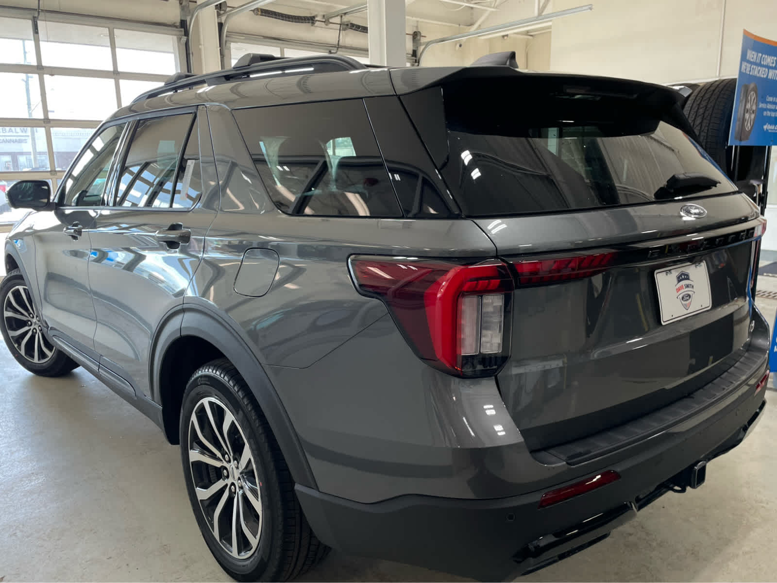 2026 Ford Explorer ST-Line - Photo 5