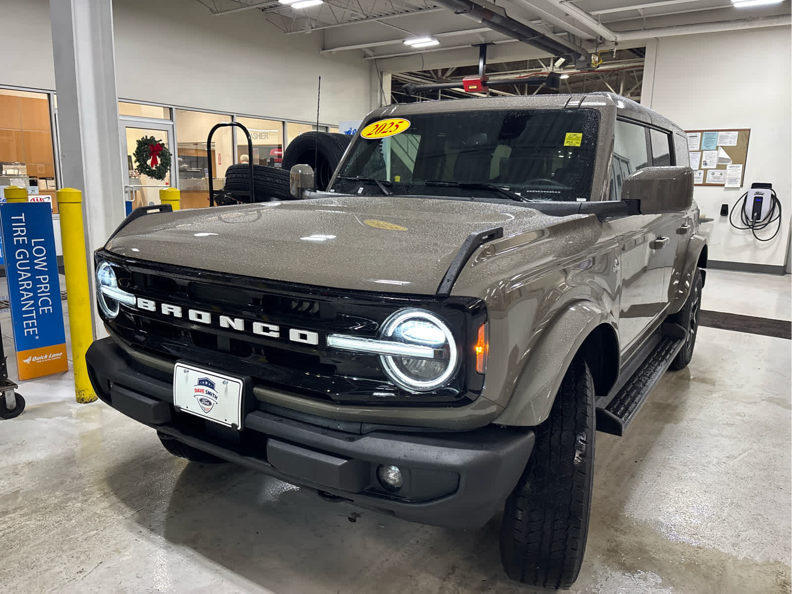 2025 Ford Bronco Outer Banks photo 4