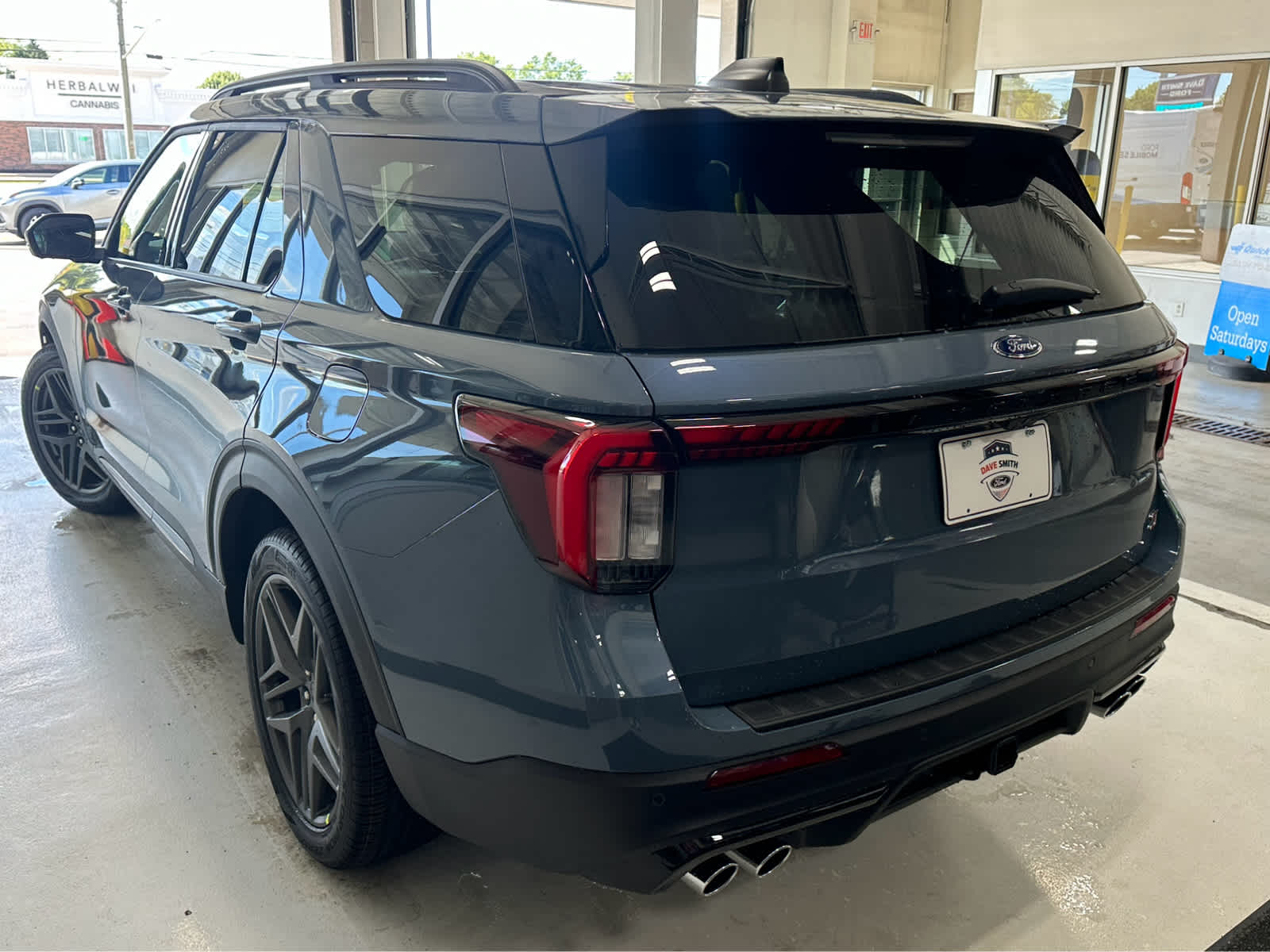 2025 Ford Explorer ST photo 4