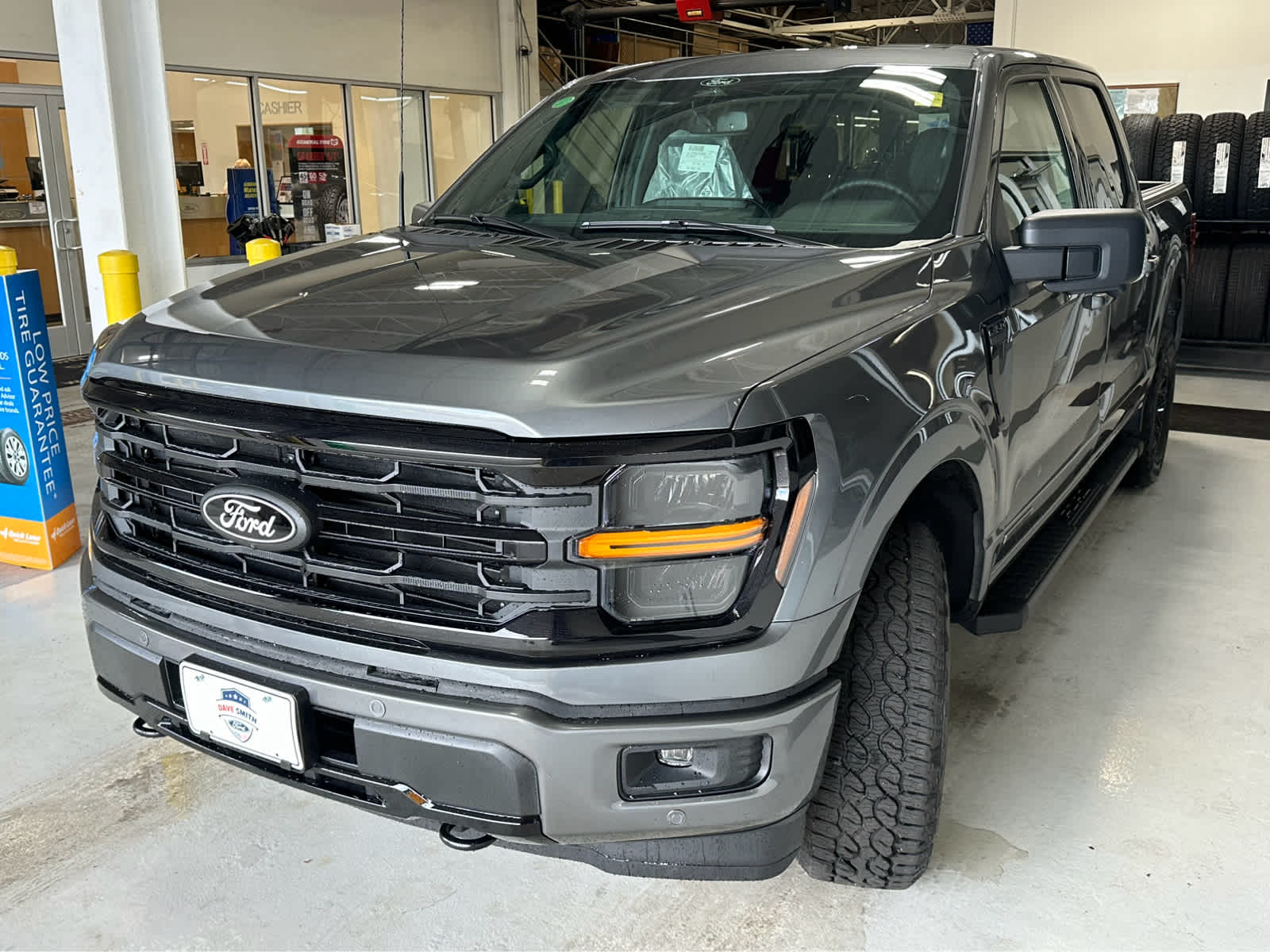 2025 Ford F-150 XLT photo 3