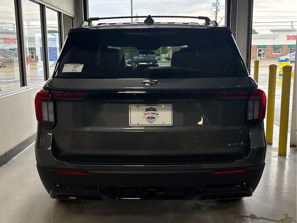 2025 Ford Explorer ST-Line photo 4