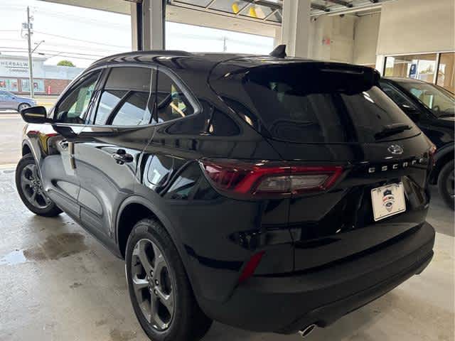 2025 Ford Escape ST-Line photo 2