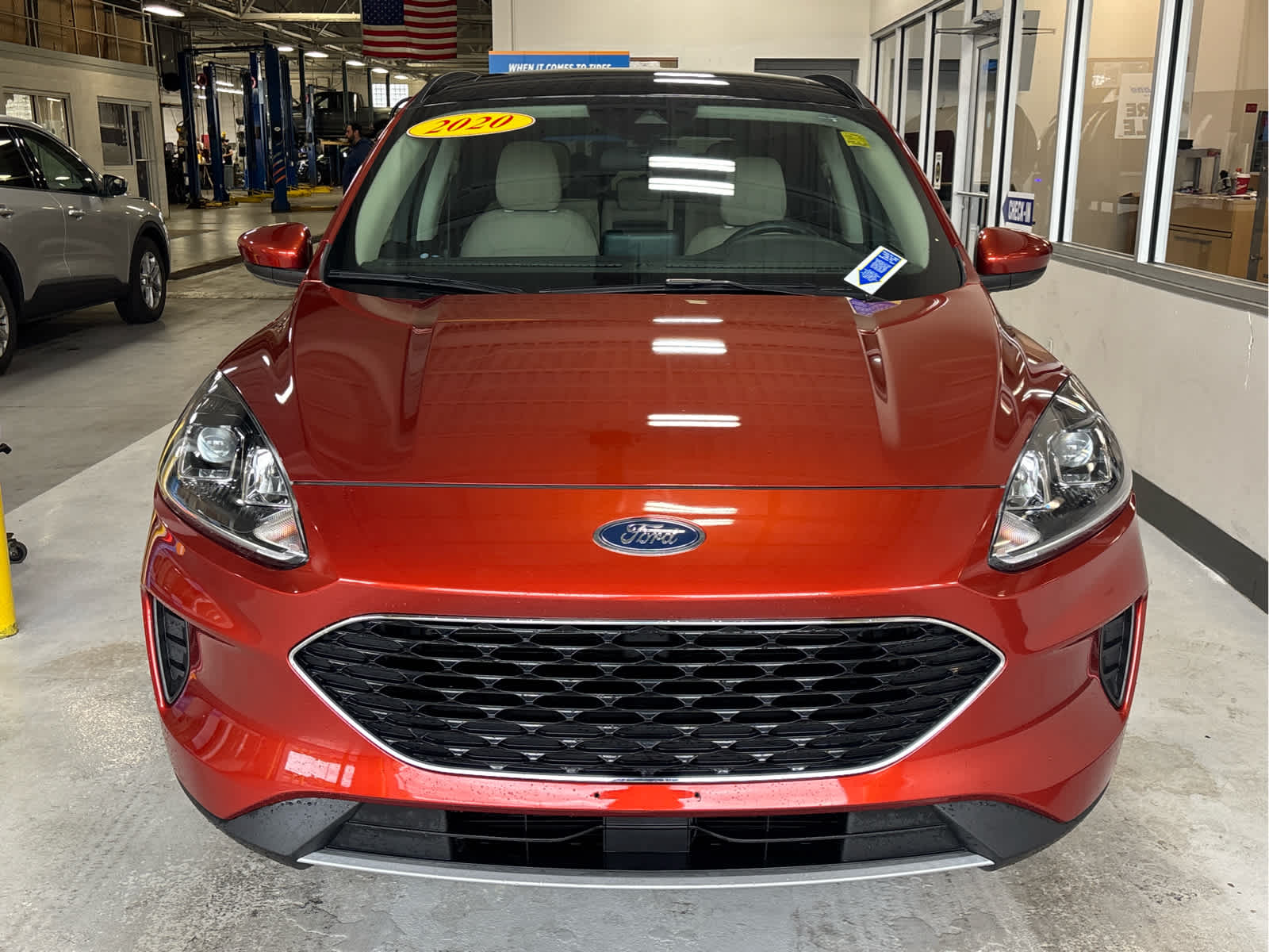 2020 Ford Escape SE photo 2