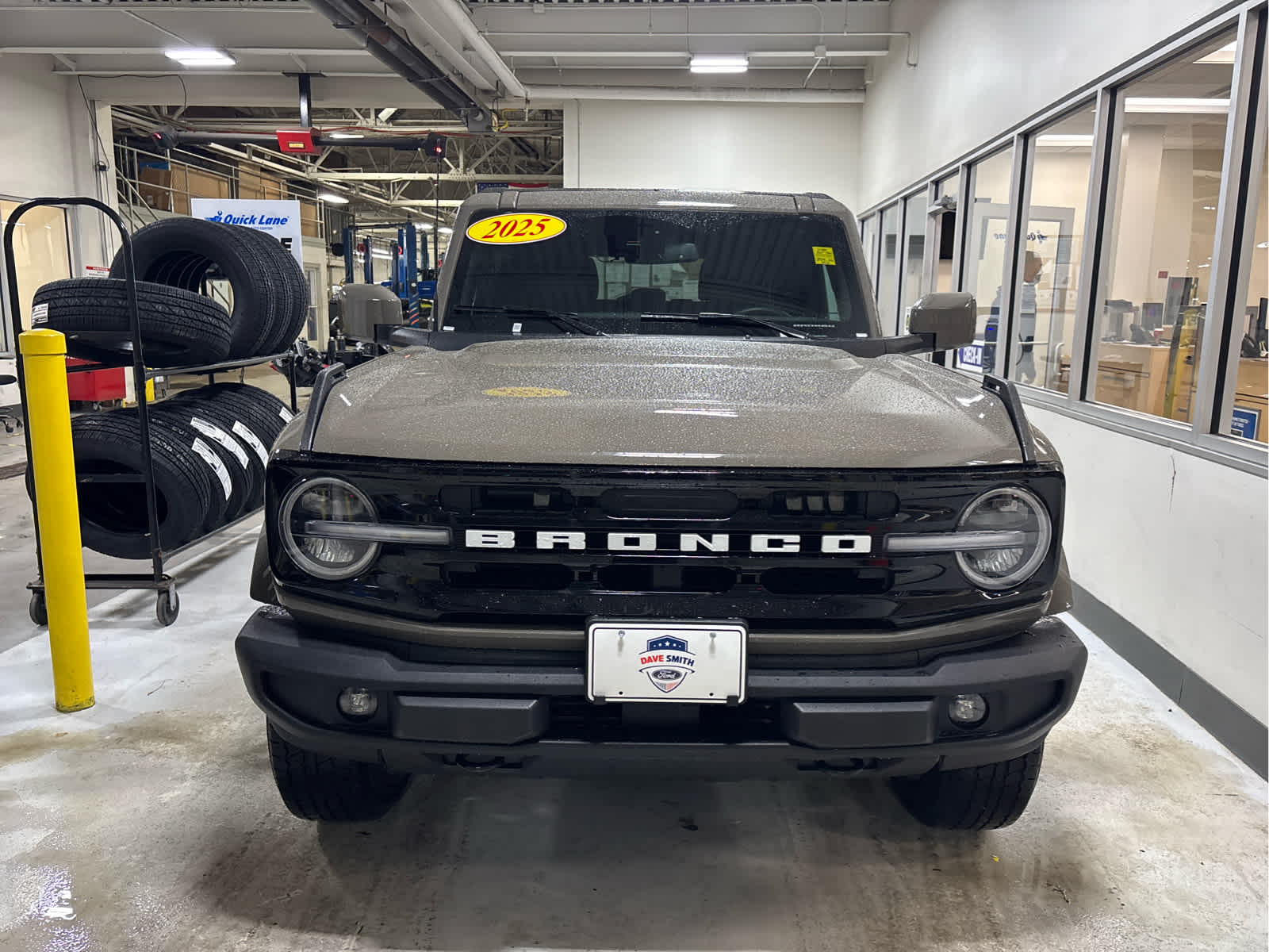 2025 Ford Bronco Outer Banks photo 3