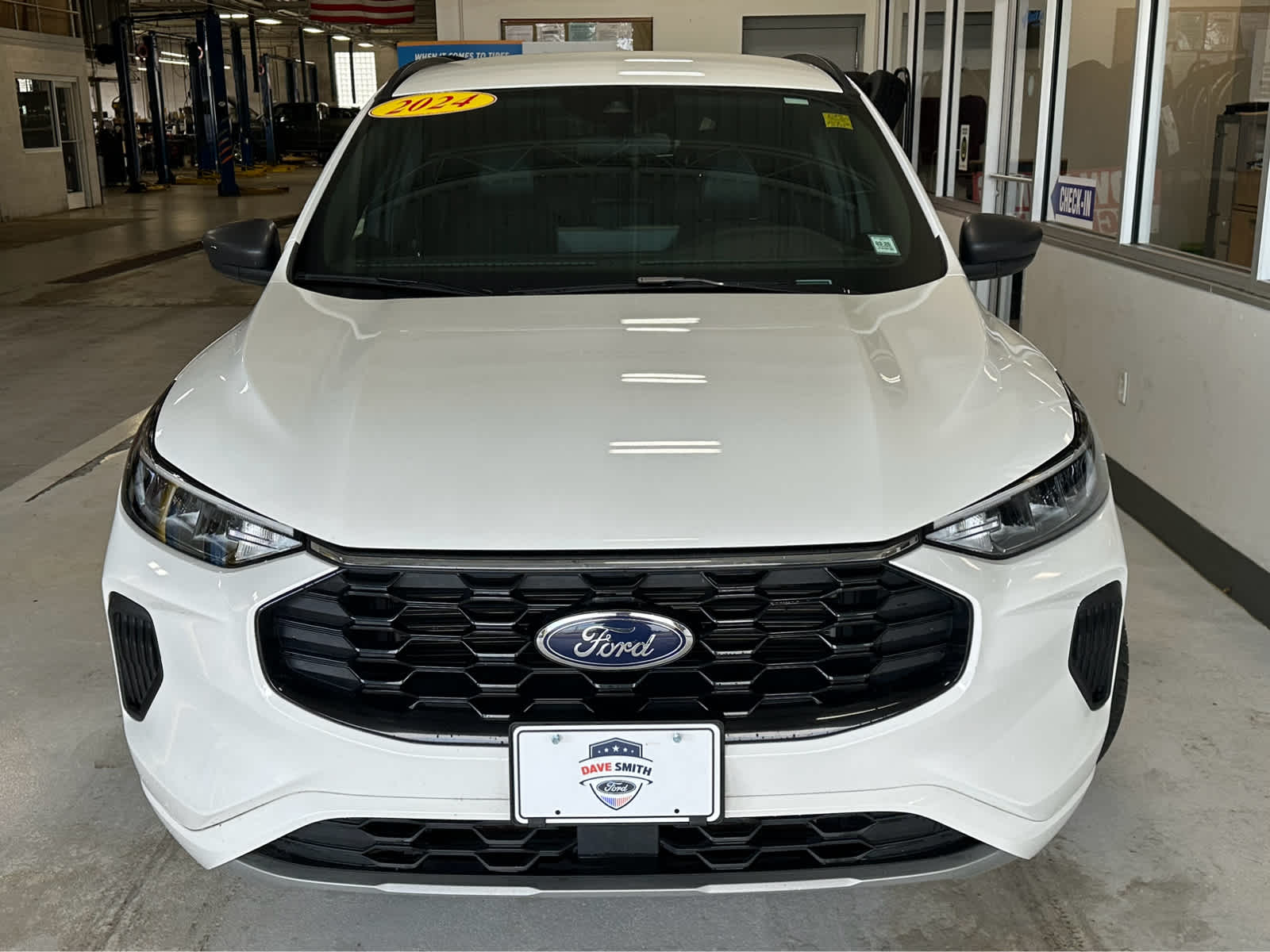 2024 Ford Escape ST-Line photo 2