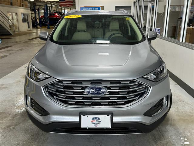 2022 Ford Edge SEL photo 2