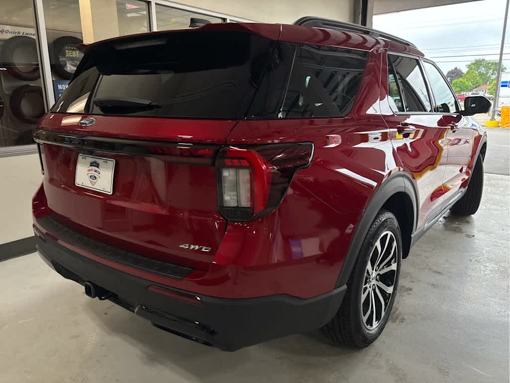 2025 Ford Explorer ST-Line photo 4