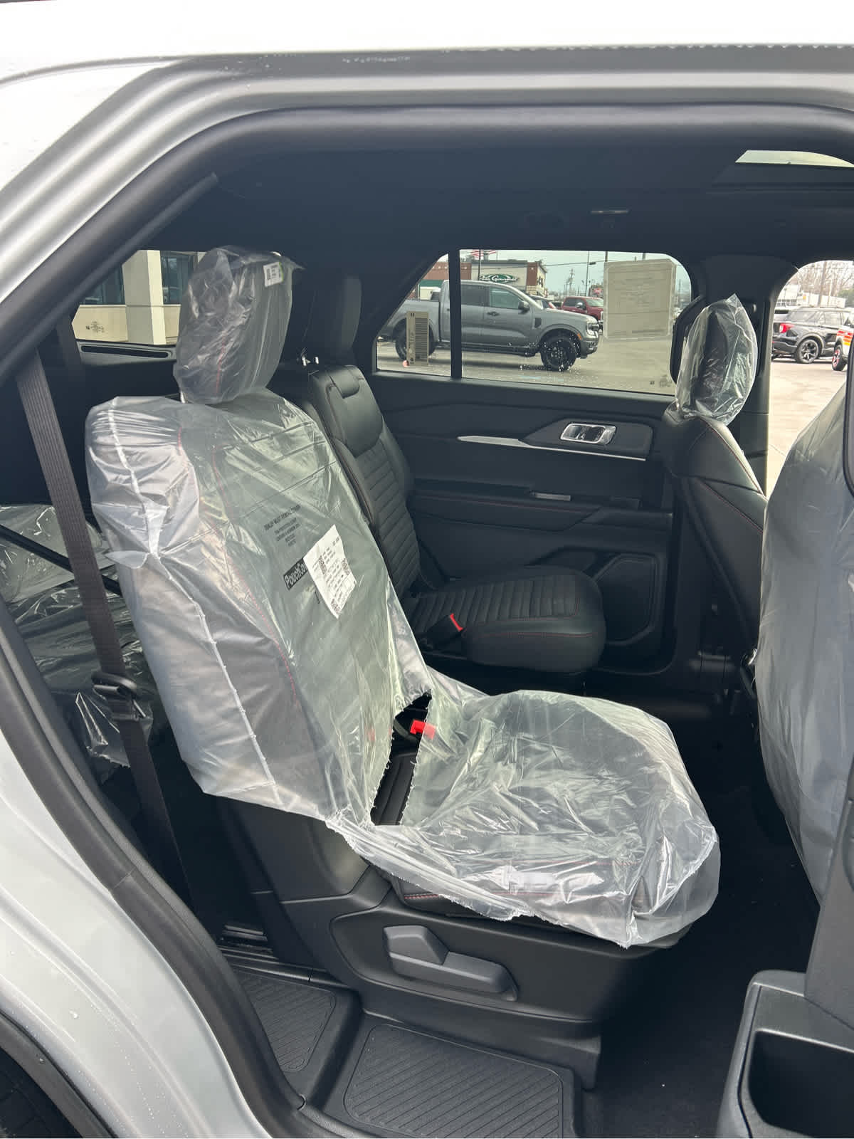 2026 Ford Explorer ST-Line - Photo 13