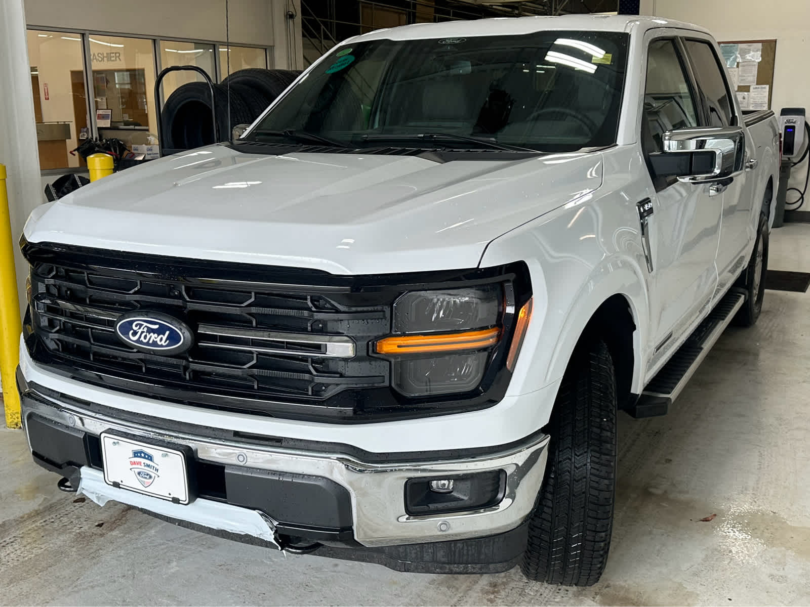 2025 Ford F-150 XLT photo 3