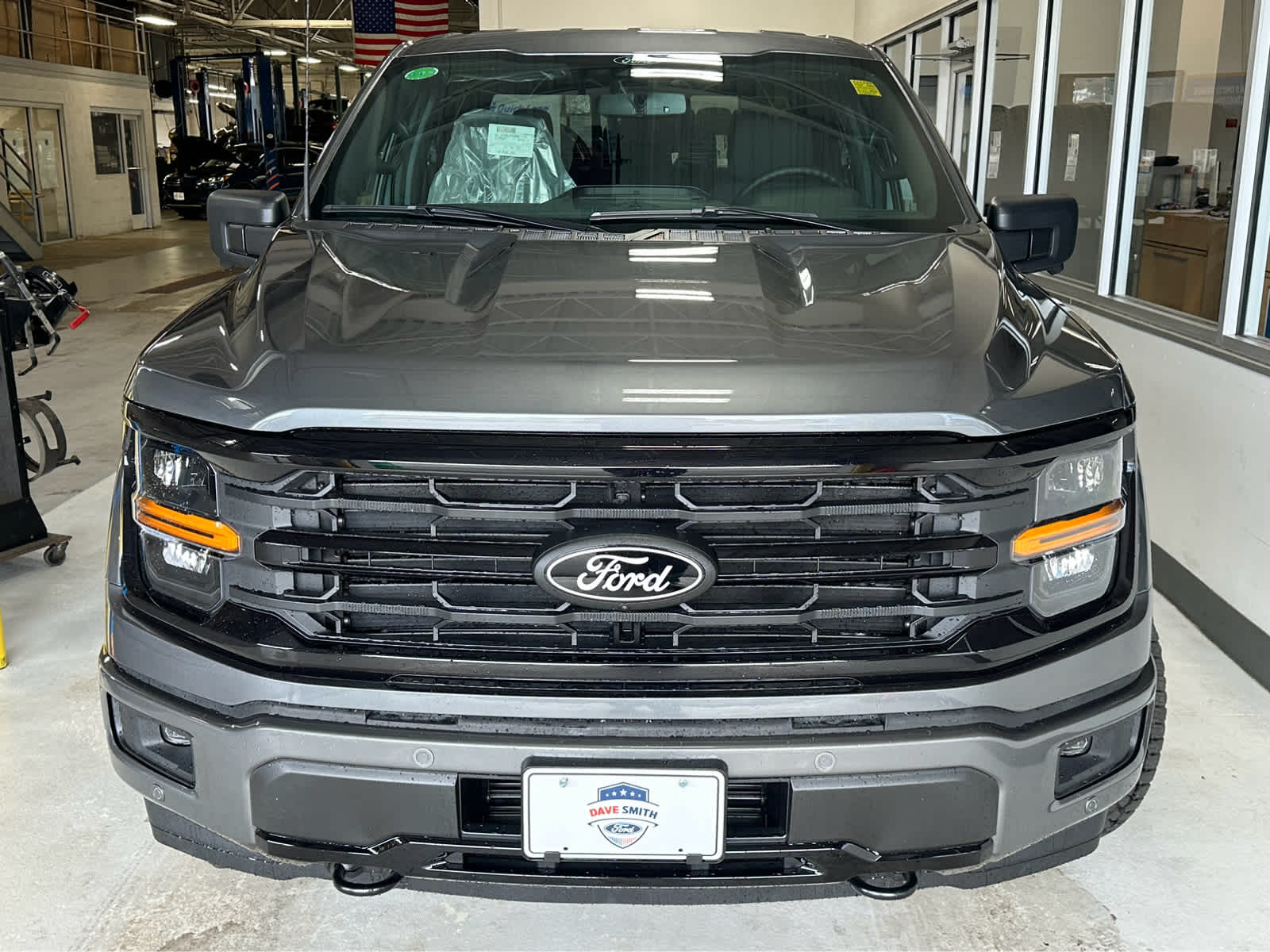 2025 Ford F-150 XLT photo 2