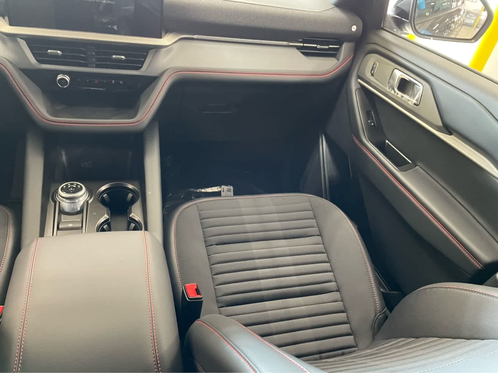2026 Ford Explorer ST-Line - Photo 9