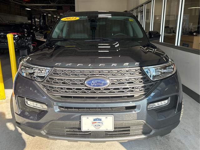 2023 Ford Explorer XLT photo 2