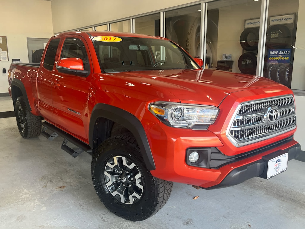 Used 2017 Toyota Tacoma TRD Off Road Access Cab 6 Bed V6 4x4 AT (SE) Truck Access Cab