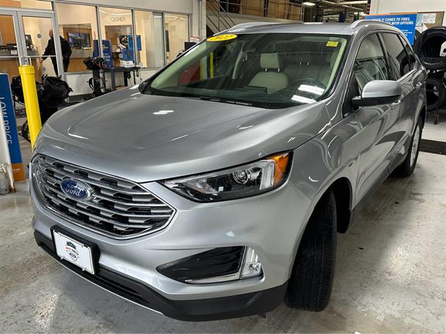 2022 Ford Edge SEL photo 3
