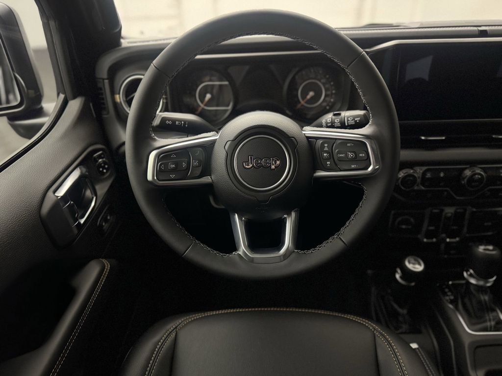 2025 Jeep Wrangler Sahara photo 4