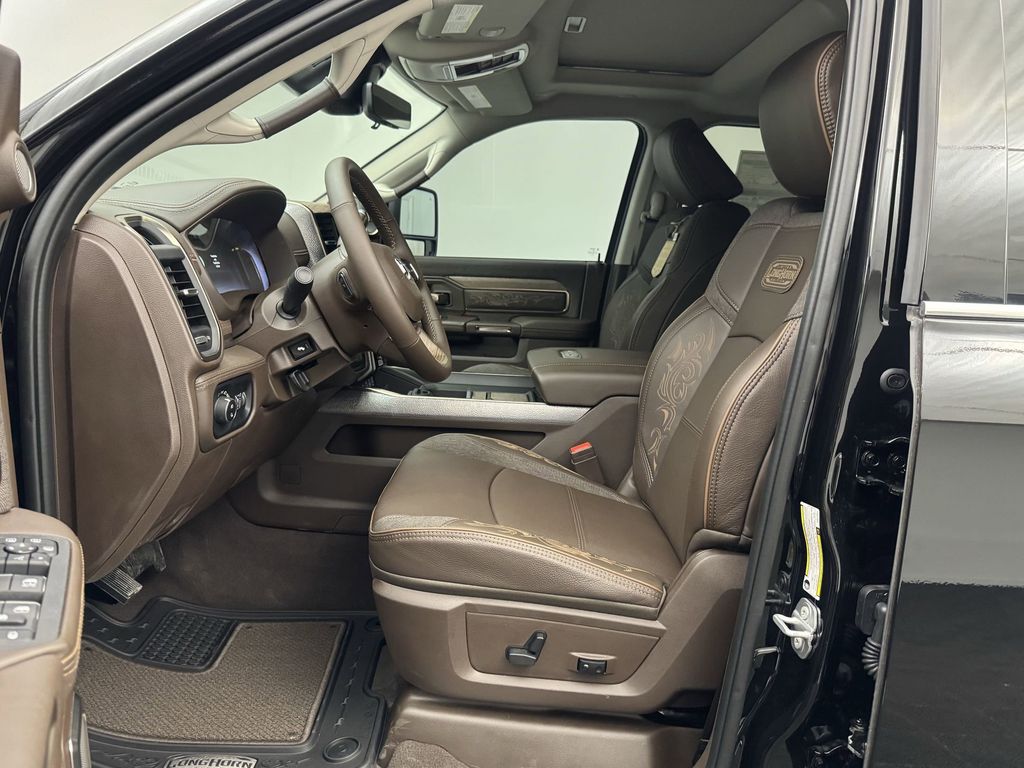 2025 Ram 3500 Longhorn photo 4