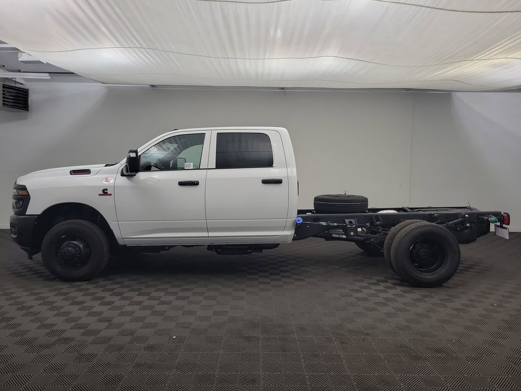 2025 Ram 3500 Tradesman photo 2