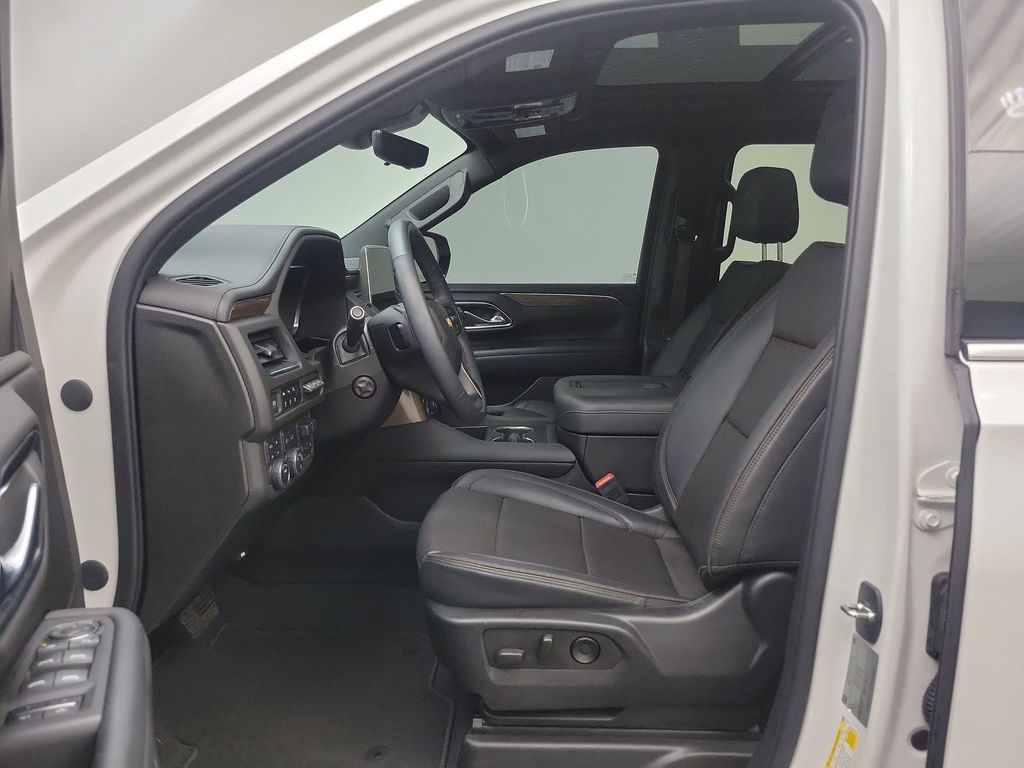 2023 Chevrolet Suburban 1500 High Country photo 4