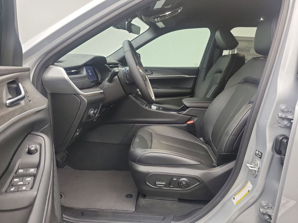 New 2025 Jeep Grand Cherokee Limited SUV