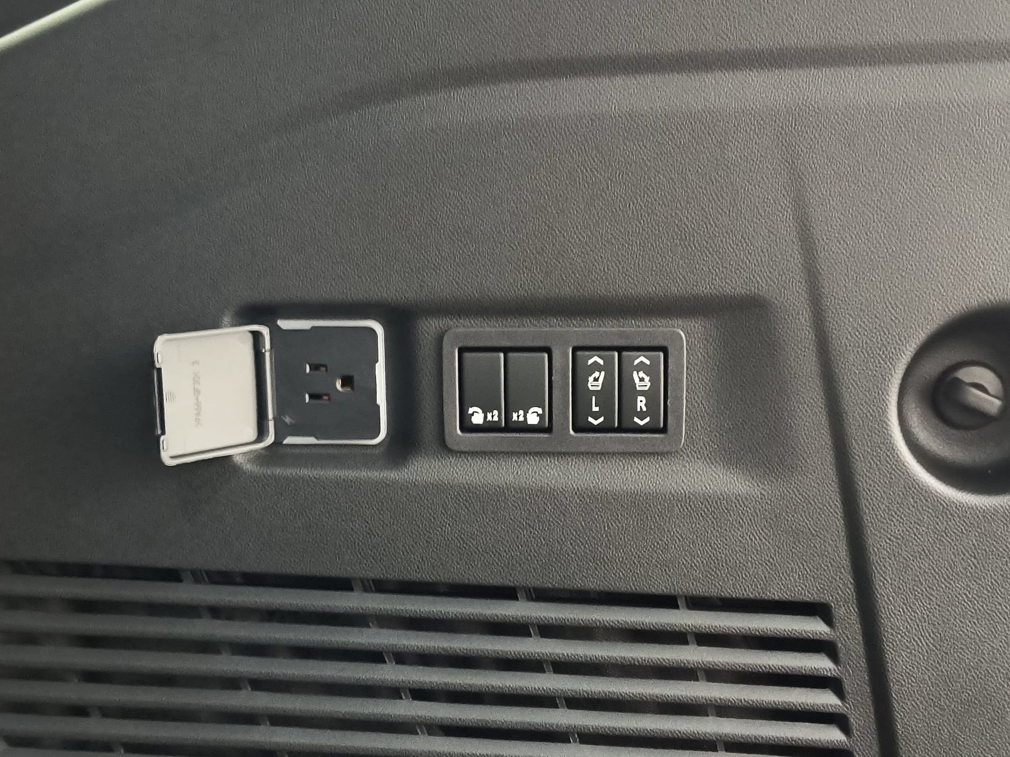 2026 Chevrolet Suburban Premier - Photo 16